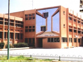 329__  _רמי מאירי -  בית ספר _רוטשילד_, אור עקיבא, 2000_